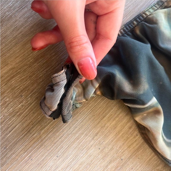 PrettyLittleThing multi-colored bodysuit with unique design - Picture 2 of 5